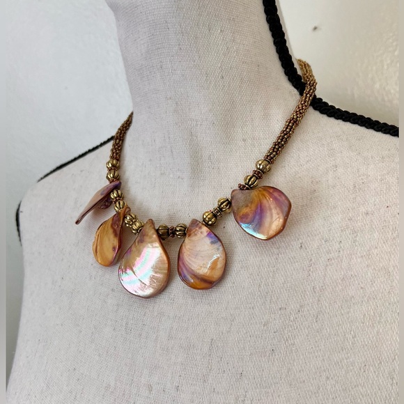 Artisan Jewelry - Vintage Style Teardrop Shell Pearl Statement Necklace